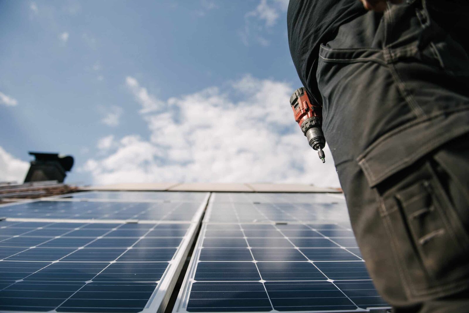 Installation of a rooftop photovoltaic system